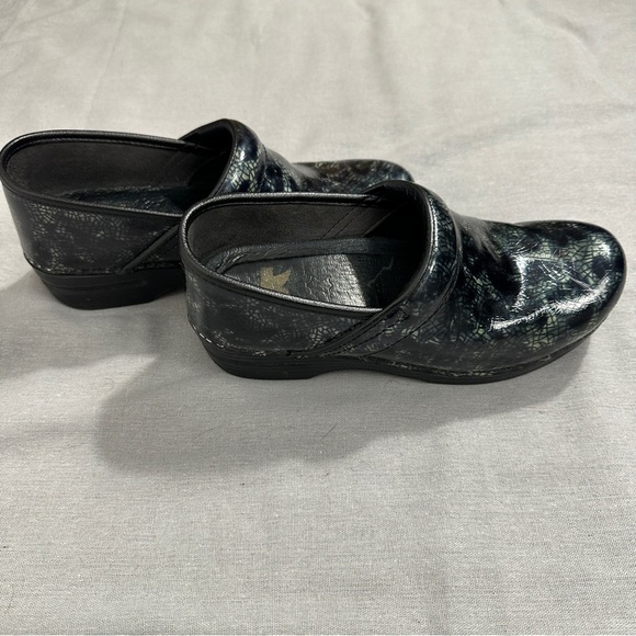 Dansko Professional Women's clogs/shoes, snakeskin pattern, size 40 - Picture 4 of 11